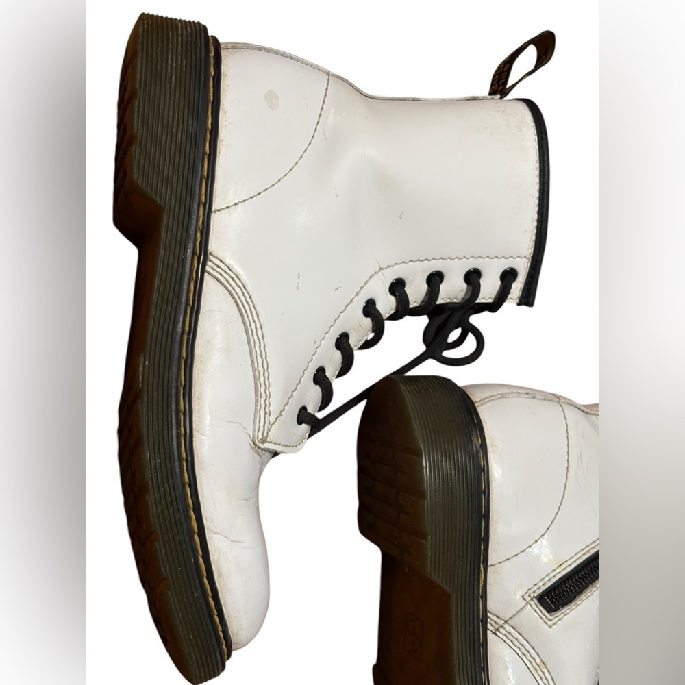 SOLD
Dr. Martens White T Zavala 8 Eyelet Combat Boot EU 37 US L 6 US M 5 UK 4 - Picture 9 of 15